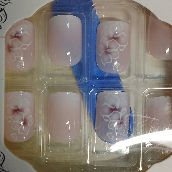 Flower floral pink press on nails 24 piece kit new. - Picture 2 of 2